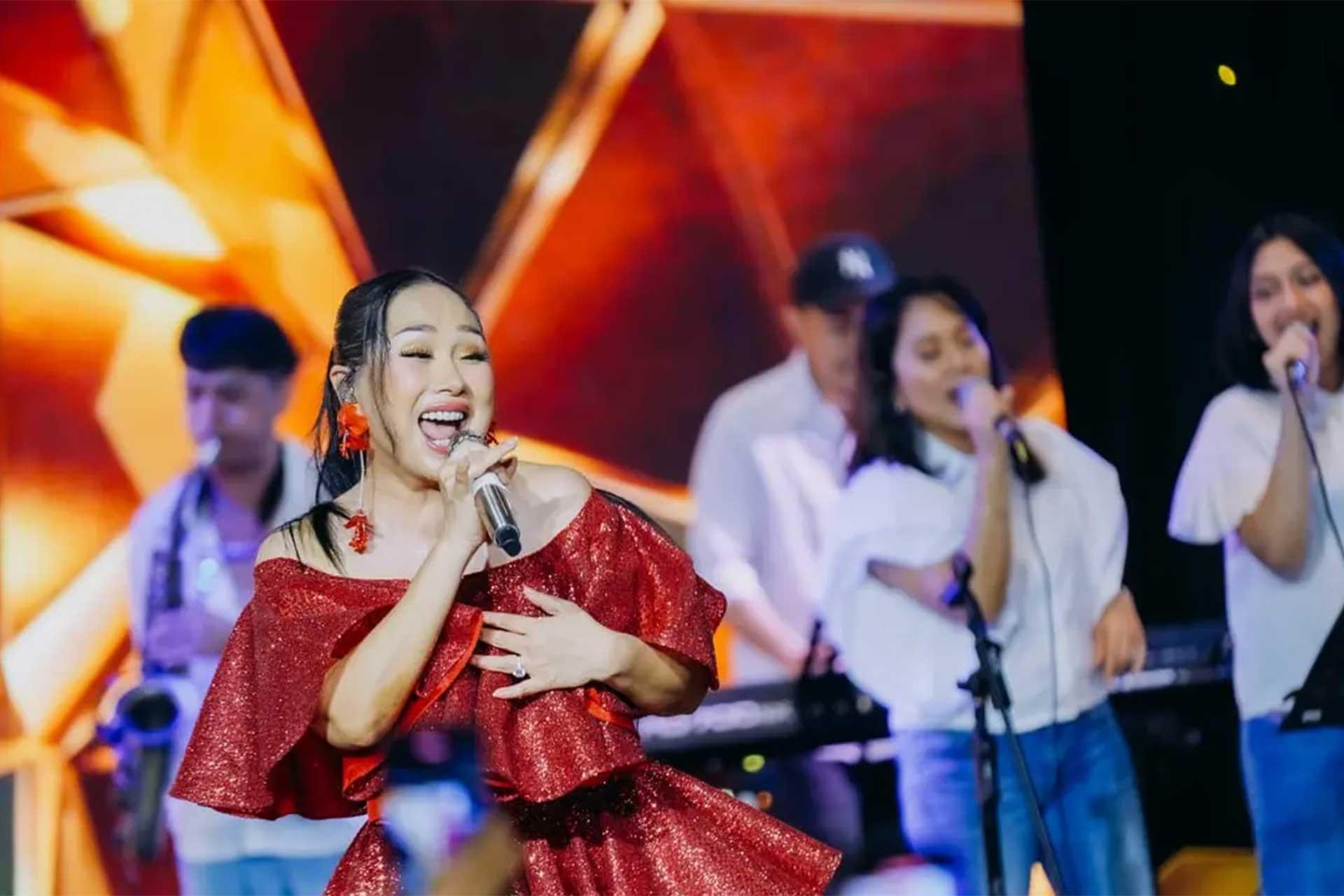 Perdana! Diva Indonesia Titi DJ Bawakan Lagu Terbarunya di Carstensz Mall Tangerang